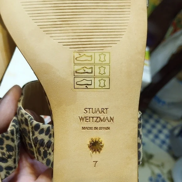 Stuart Weitzman Brown and Black Sandals - Picture 14 of 17